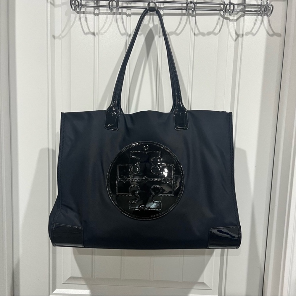 Tory Burch Black Tote Bag with Spacious Design and Glossy Logo